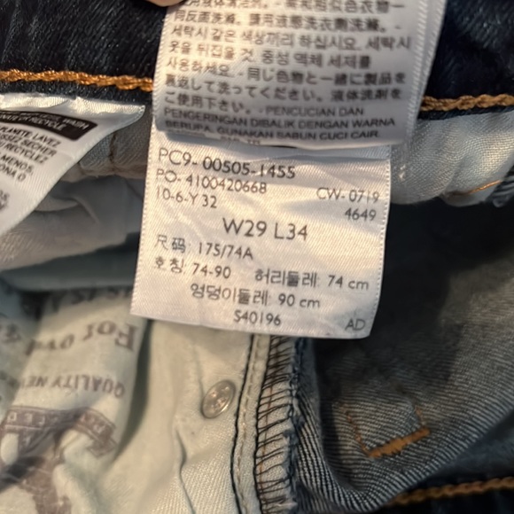 Levi’s - Picture 7 of 7